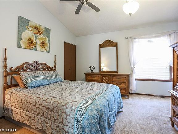5th image of 2202 Yorktowne Dr