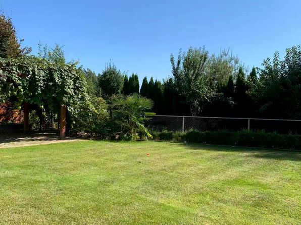 2 bedroom rental in Surrey — photo 10
