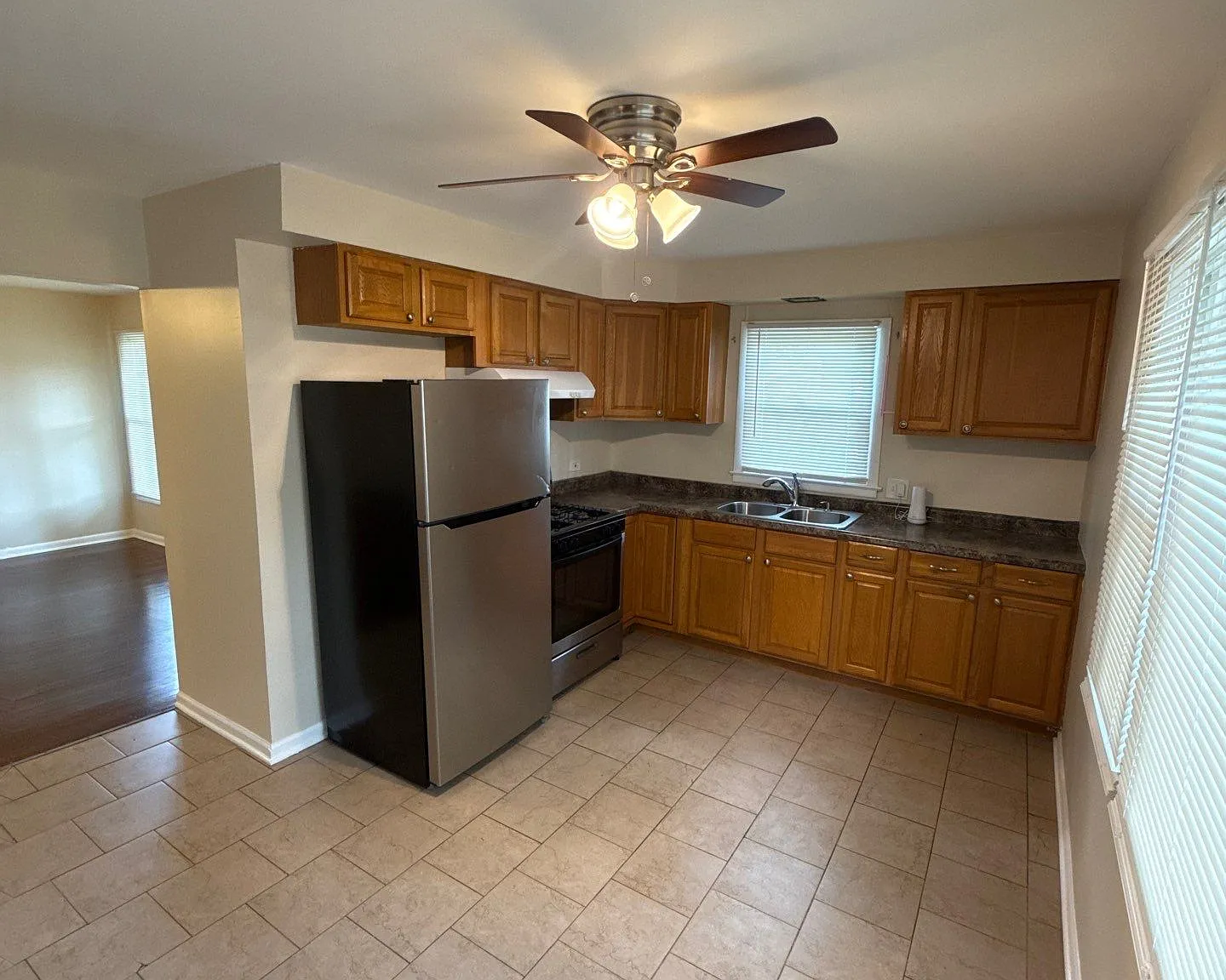 3 bed, 1277 sqft, $2,300 — Photo 4