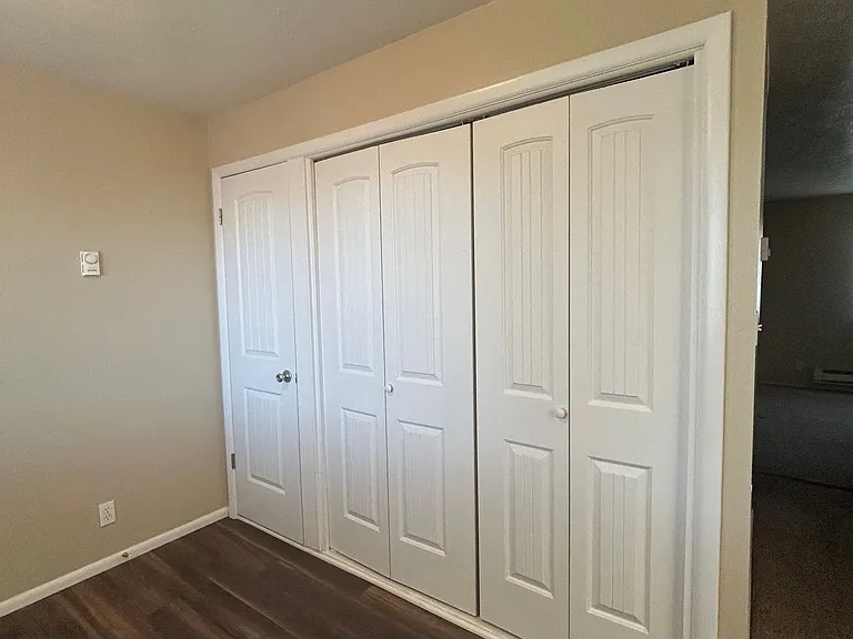 Main 819 S — Photo 37