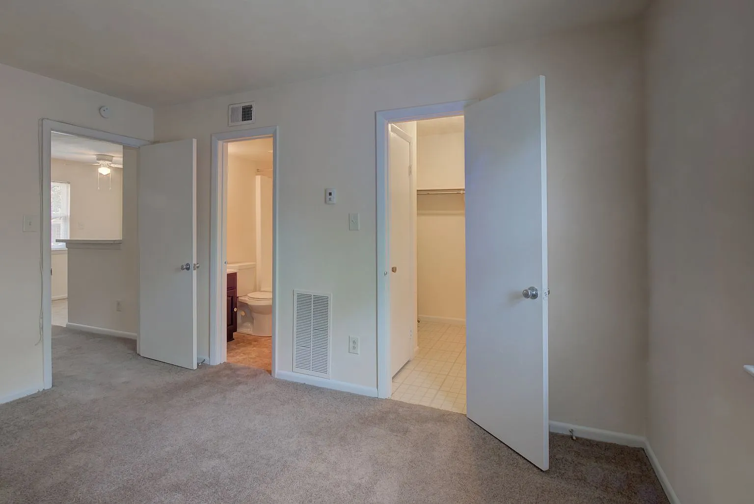 Vantage Apartments — Photo 4