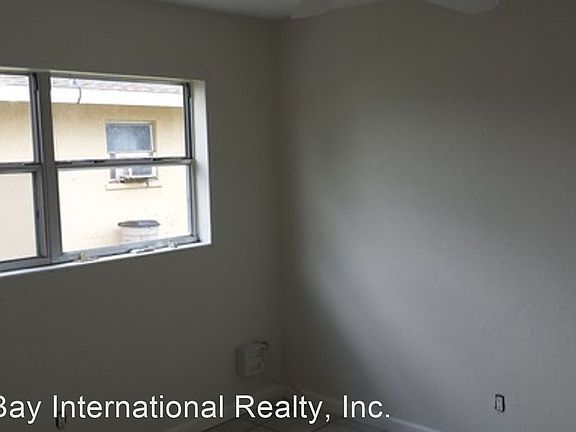 5th image of 1805 N Pompano Ave
