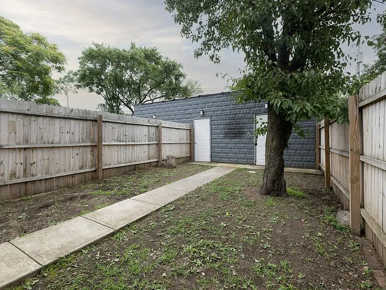 Summit St 788-790 MLR — Photo 36