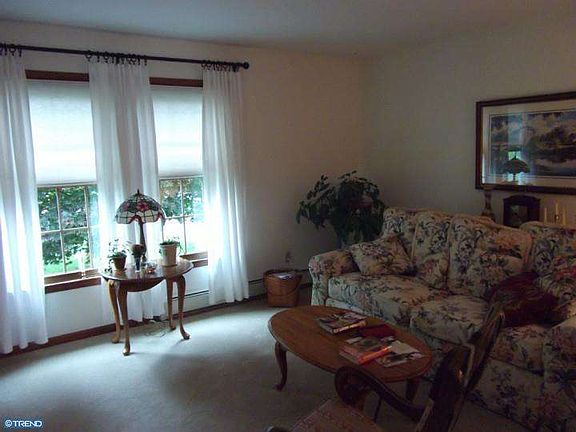 5th image of 19 Cochran Dr
