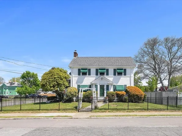 12 Goddard St, Fall River, MA 02720