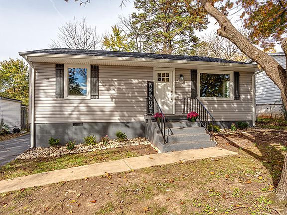 3rd image of 2705 Carson Ave