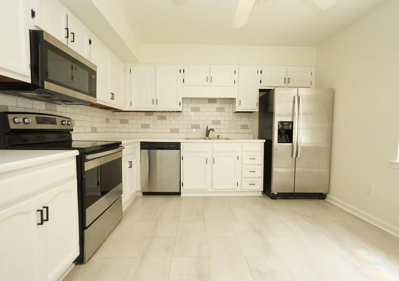 8807 Hunter Ridge Dr - 8807 Hunter Ridge — Photo 4