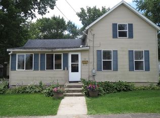29 W Main St, Amboy, IL 61310