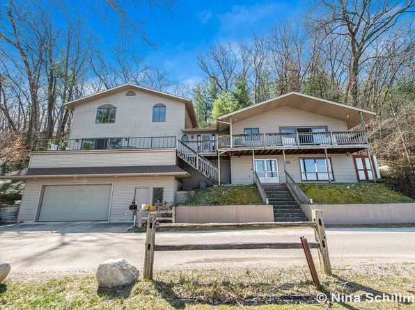 198 W Pickeral Lake Dr, Newaygo, MI 49337