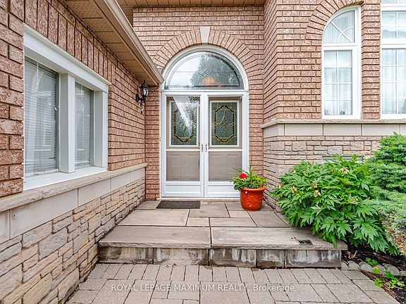 3rd image of 34 Kirkwood Cres
