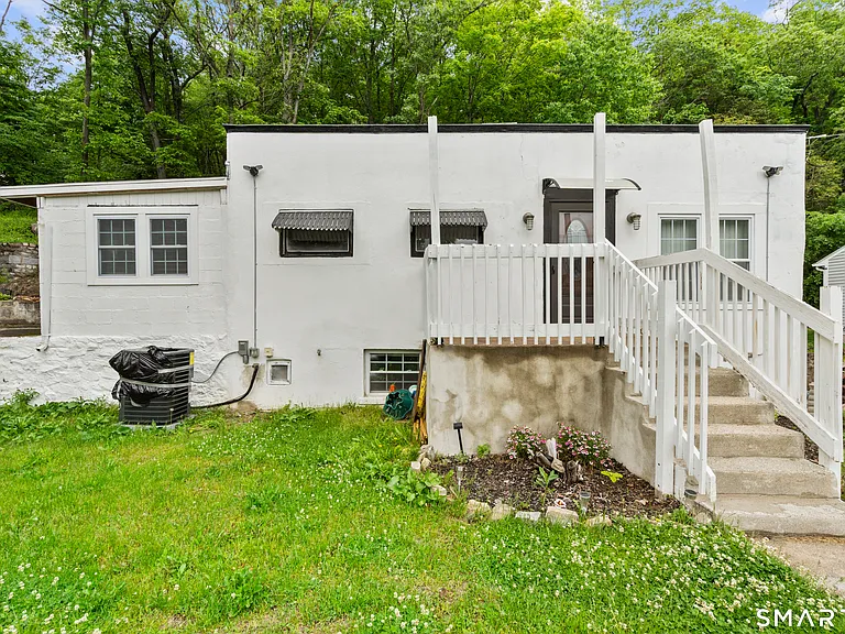 399 Hawthorne Ave — Photo 39