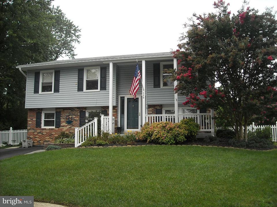 1st image of 946 Summer Hill Cir