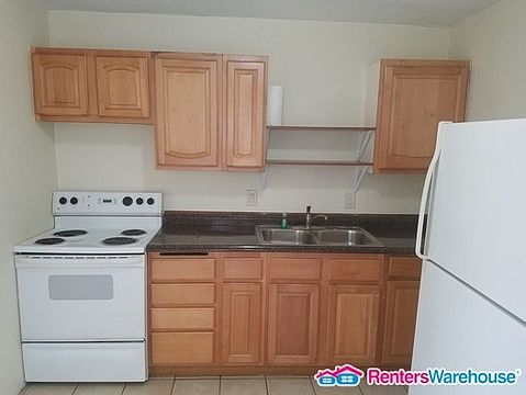 4th image of 1704 Carnation Dr