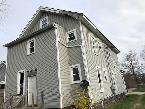 3rd image of 118 E Walnut St