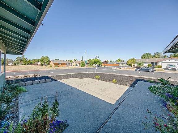 3rd image of 5203 Lilac Ave