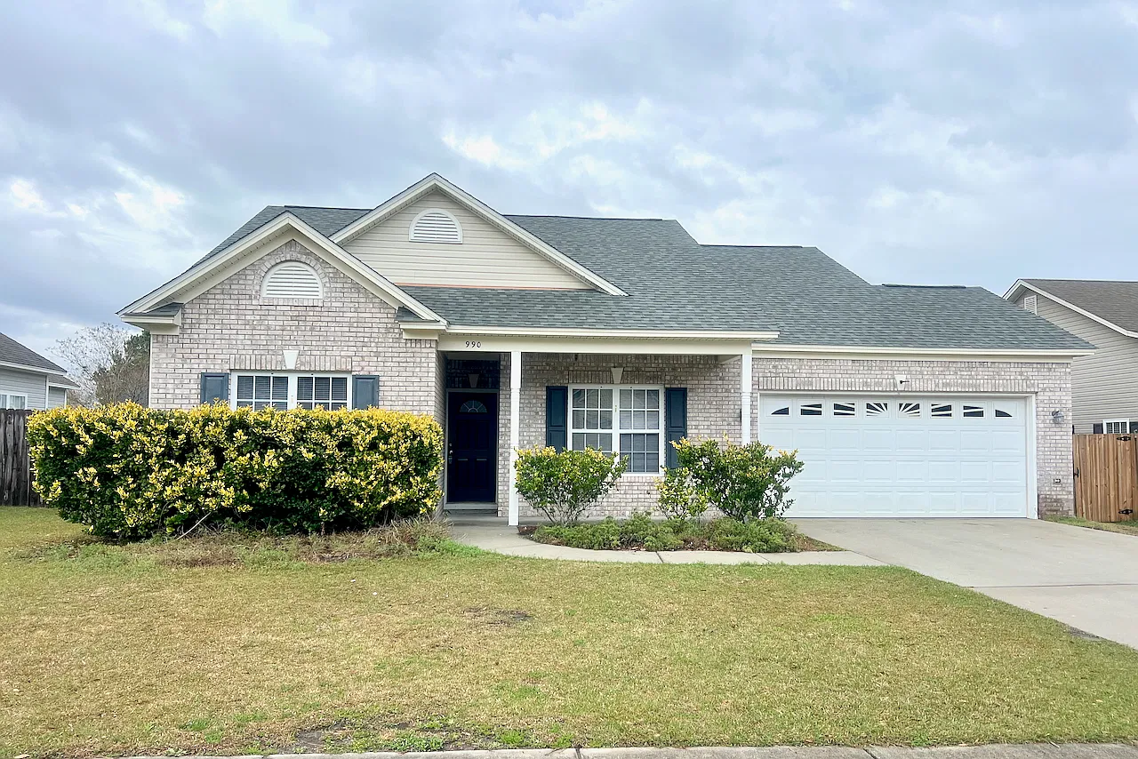 3 bed, 1350 sqft, $1,800 — Photo 1