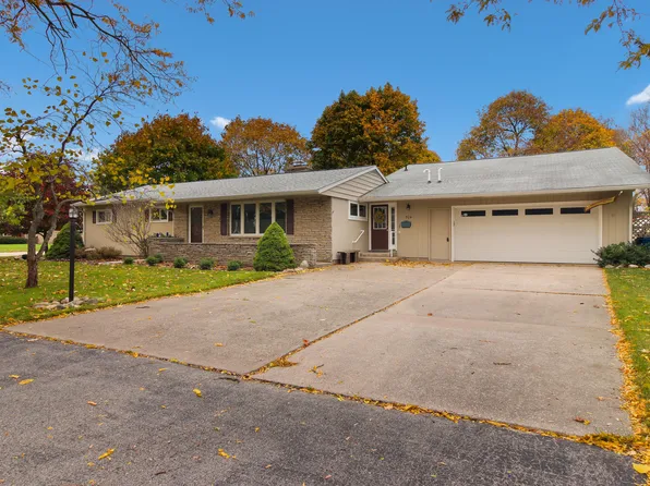 504 8th St, Manistee, MI 49660