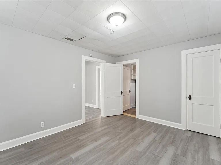 2102 E 41st St — Photo 12