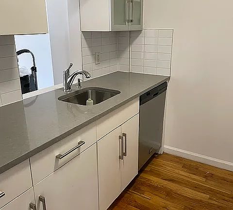 4th image of 3210 Riverdale Ave APT 6B