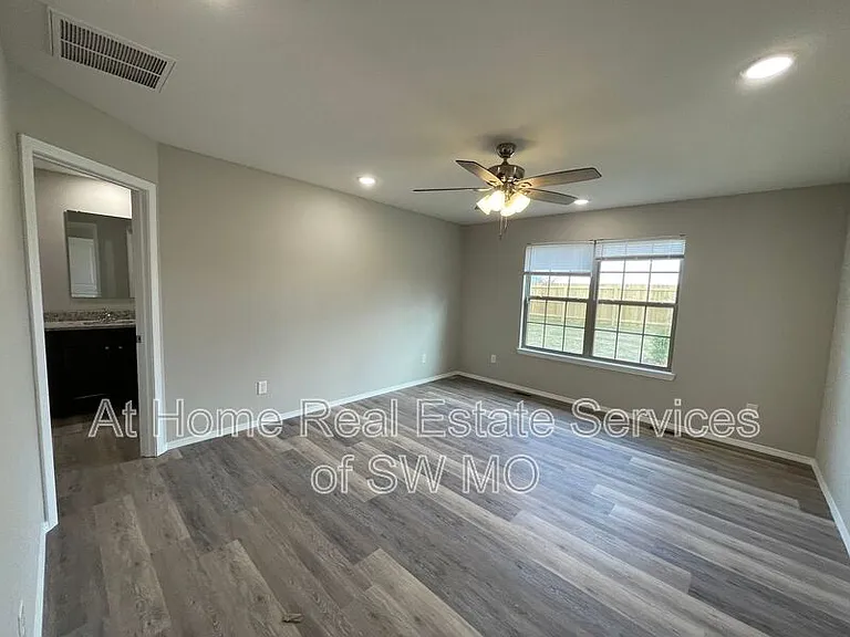 2116 N 21st St — Photo 4