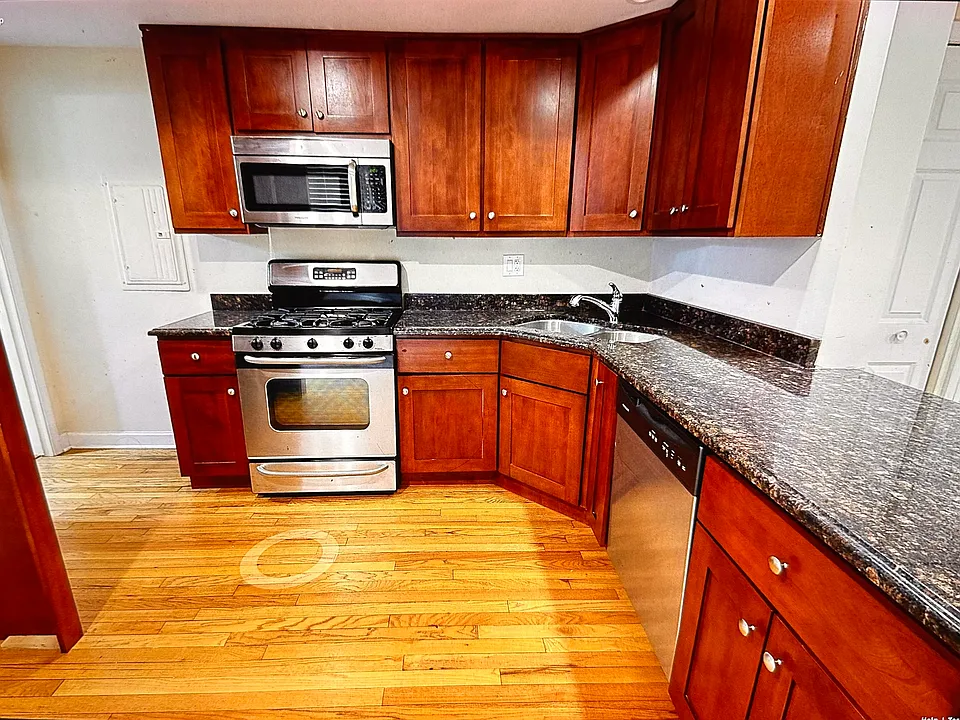 410 W School St