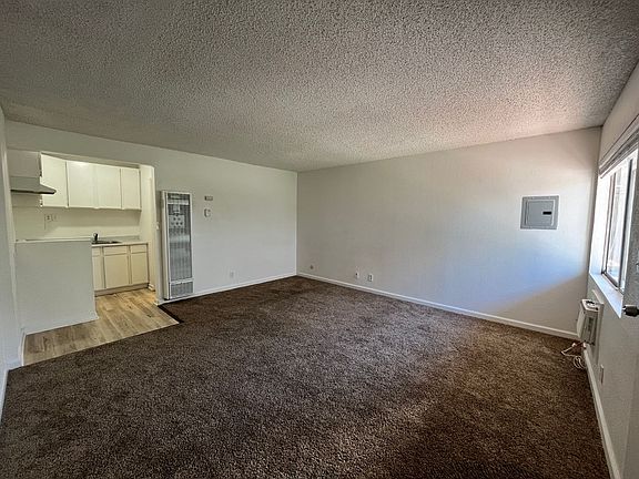 3rd image of 927 Ventura Ave #3