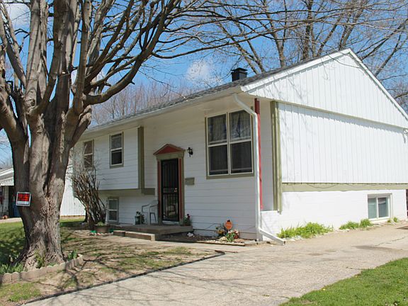 3rd image of 3921 Chateau Dr