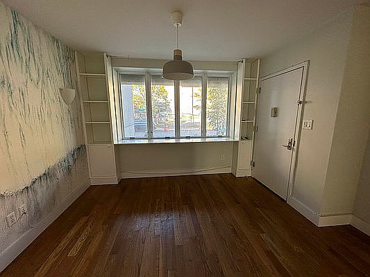 4th image of 80 Lorraine St #1