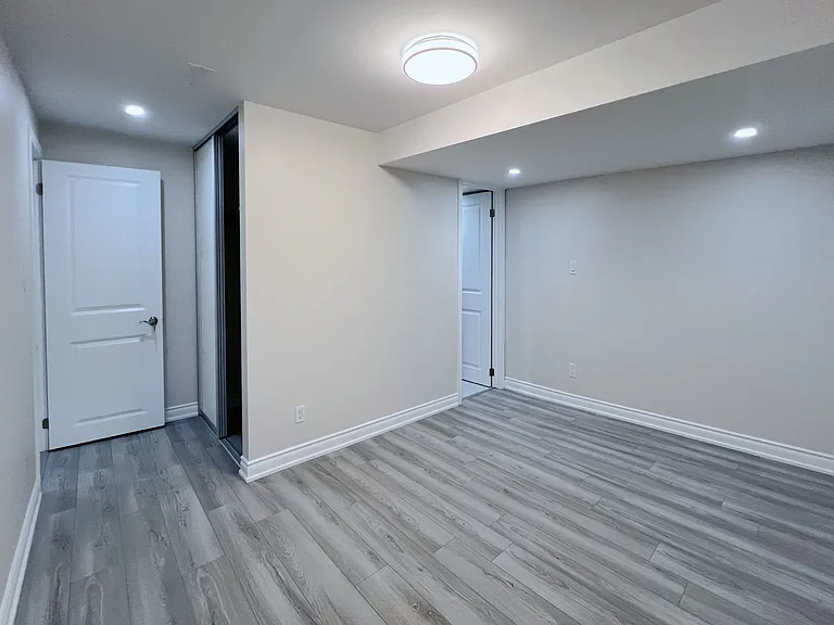 133 Jinnah Ave #BASEMENT — Photo 3