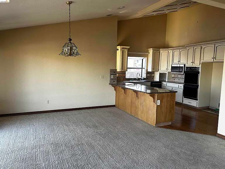 5593 Drakes Dr — Photo 5