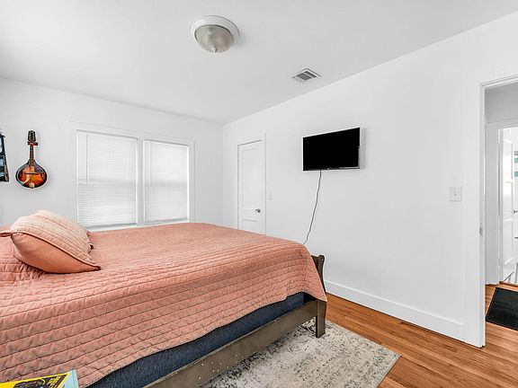 5th image of 909 N K Street