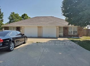 213 NW Parker Dr, Grain Valley, MO 64029