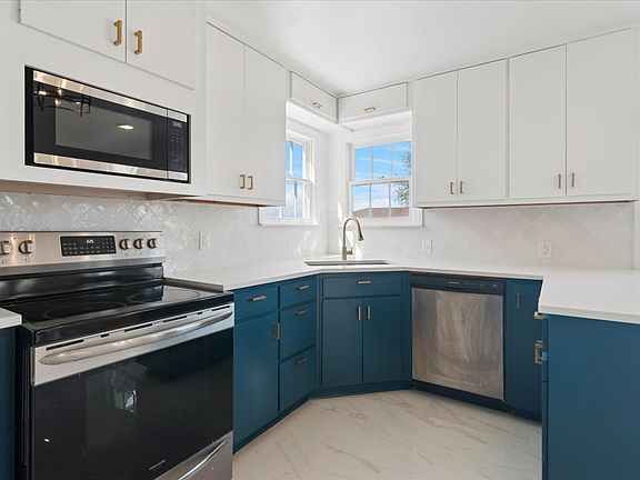 2nd image of 203 W Pecan St