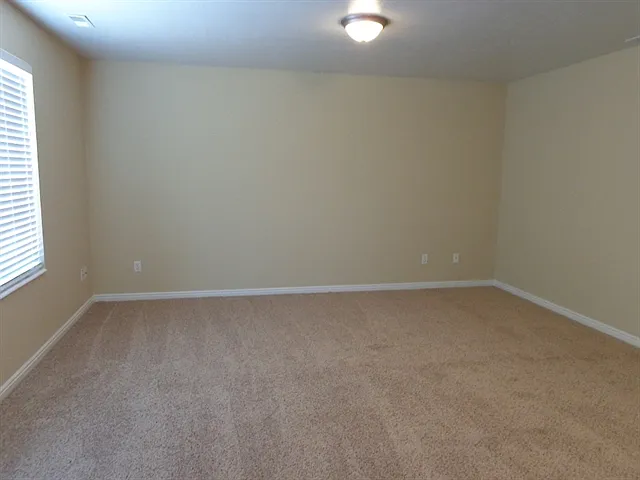 5 bed, 3.0 bath, 1722 sqft, $2,500 — Photo 4