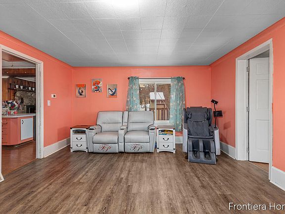 5th image of 147 Montrose St NE