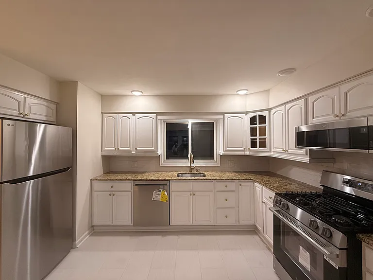 147 W 52nd St #1 — Photo 1