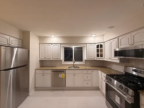 147 W 52nd St #1 Photo 1