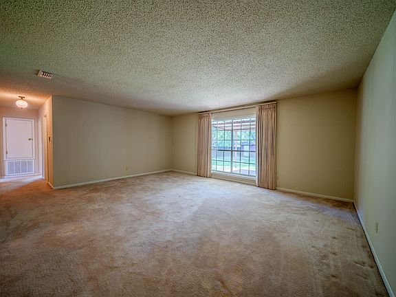 4th image of 301 W Bolling St