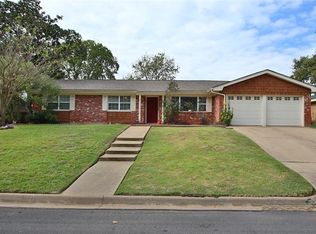221 Cooper Dr, Hurst, TX 76053