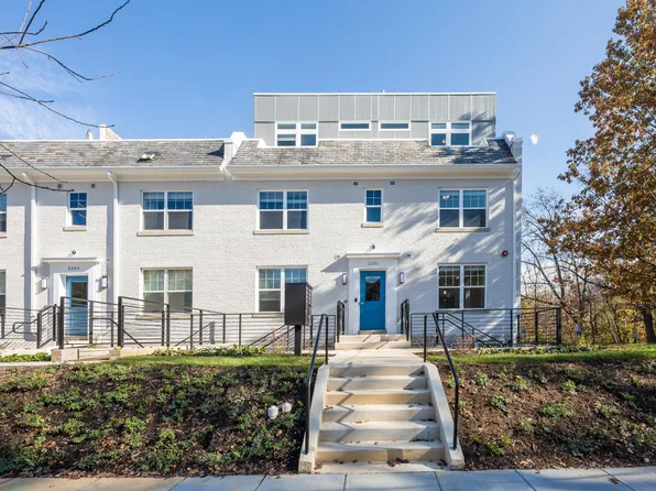2201 40th Pl NW APT 4, Washington, DC 20007