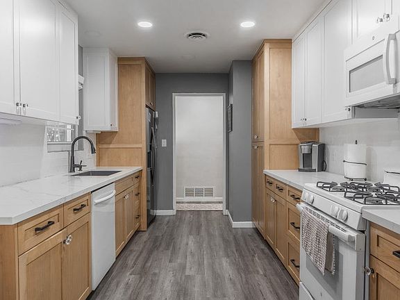 3rd image of 2601 S Central St
