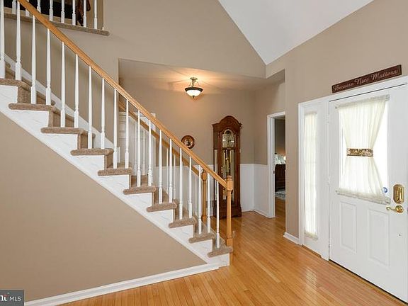 5th image of 615 Caravay Ln