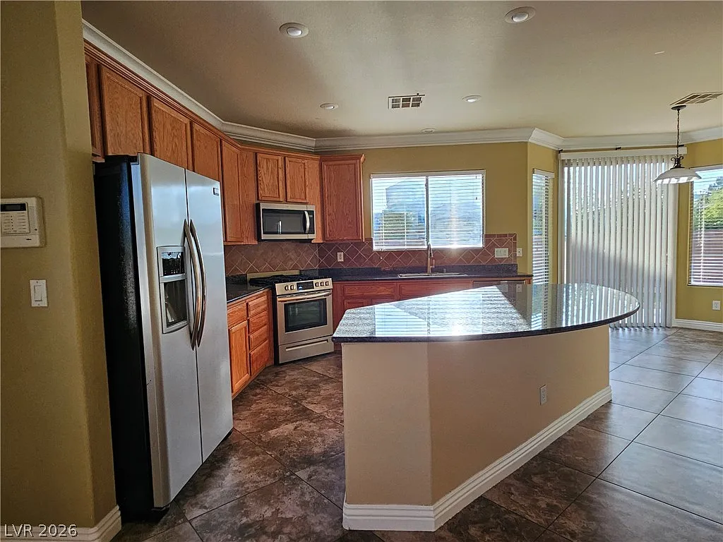 4 bed, 3.0 bath, 2942 sqft, $2,495 — Photo 4