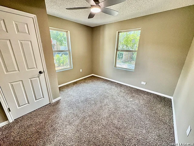 3 bed, 1.0 bath, 1060 sqft, $1,500 — Photo 3