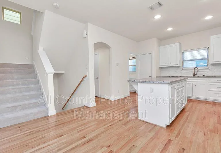 3627 Main Plaza Dr — Photo 15