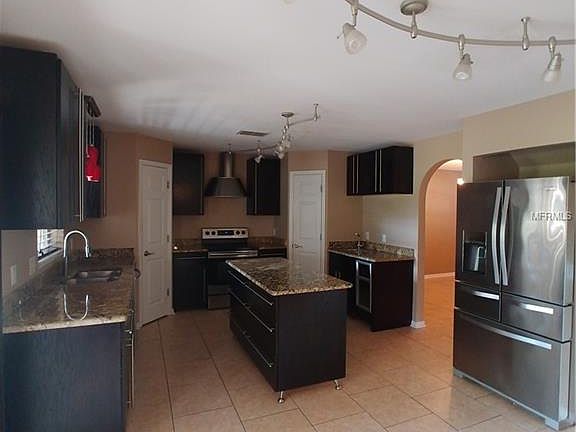 4th image of 2579 Sheffield Dr