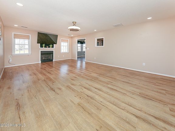 3rd image of 112 Wayland Court