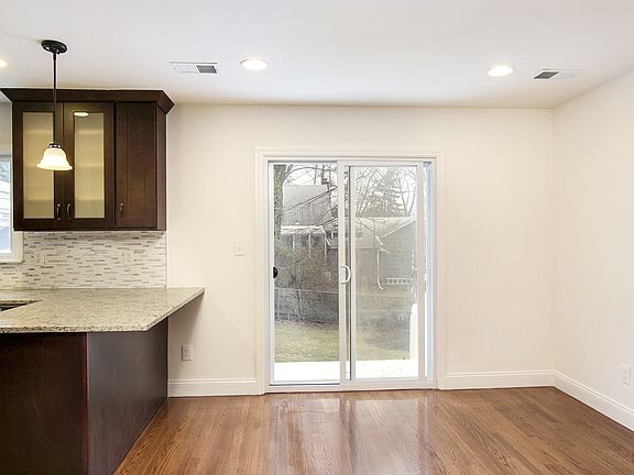 3rd image of 169 William St