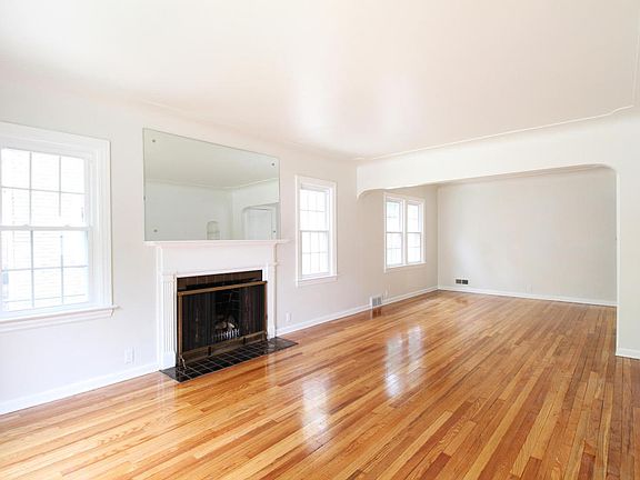 3rd image of 1224 Underwood Ave SE
