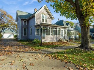 421 S 3rd St, Dundee, IL 60118